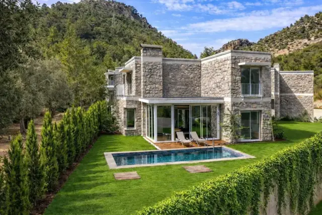 Bodrum Torba'da 3+1 Özel Havuzlu ve Bahçeli Villa