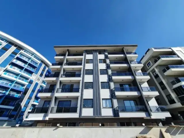 Mahmutlar'da Denize Yakın Eşyalı 1+1 Daire