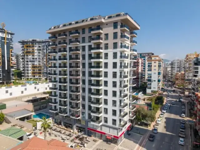 Mahmutlar'da Denize Yakın Sosyal Tesisli 1+1 Satılık Daire