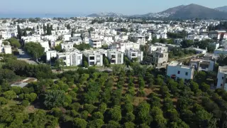 Bodrum Turgutreis'te Şehir Manzaralı 18.000 m² Arsa · Fotoğraf 3