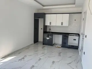 Alanya Mahmutlar'da Havuzlu 1+1 Satılık Daire · Fotoğraf 19