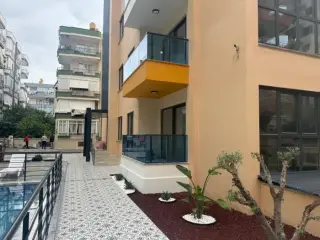 2+1 Wohnung mit Pool und Tiefgarage im Zentrum von Alanya · Foto 11