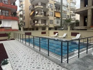 2+1 Wohnung mit Pool und Tiefgarage im Zentrum von Alanya · Foto 2