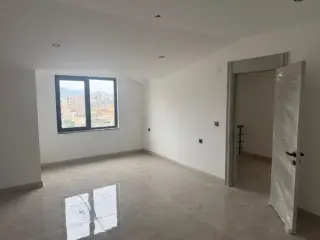 2+1 Wohnung mit Pool und Tiefgarage im Zentrum von Alanya · Foto 32