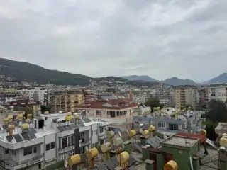 2+1 Wohnung mit Pool und Tiefgarage im Zentrum von Alanya · Foto 24