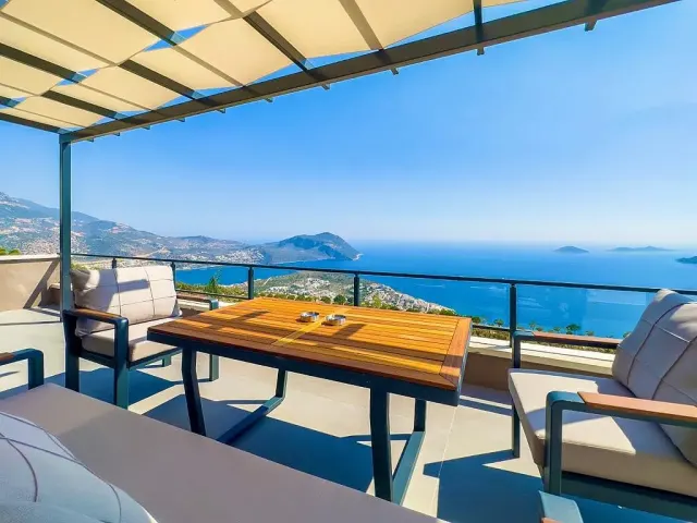 Antalya Kaş Kalkan'da 4+1 Havuzlu Villa