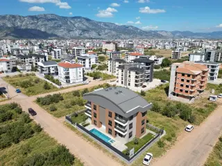 Antalya Döşemealtı Yeniköy 12+1 Villa Satışı · Fotoğraf 1