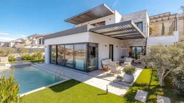 Bodrum Gümüşlük'te Deniz Manzaralı Modern 4+1 Villa