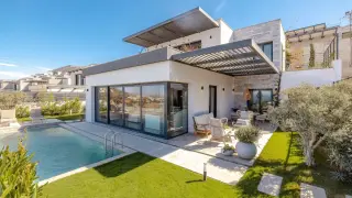 Bodrum Gümüşlük'te Deniz Manzaralı Modern 4+1 Villa · Fotoğraf 1