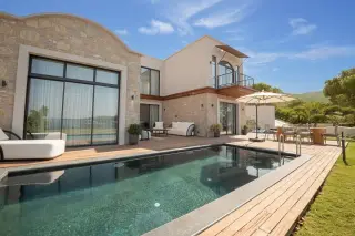 Bodrum Göltürkbükü'nde Deniz Manzaralı 4+1 Villa · Fotoğraf 14