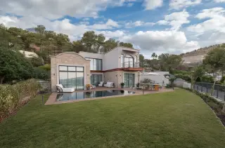 Bodrum Göltürkbükü'nde Deniz Manzaralı 4+1 Villa · Fotoğraf 17